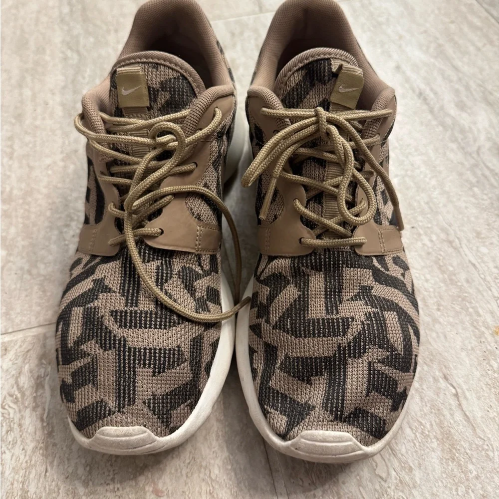 Nike Roshe Jacquard Sneakers